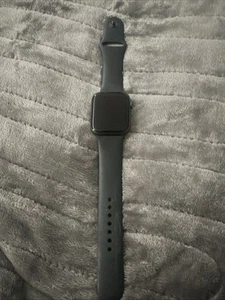 Apple Watch Series 5 GPS - Model A2903 - Picture 1 of 3