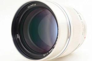 Olympus Digital 75mm f1.8 M.Zuiko Lens - Picture 1 of 7