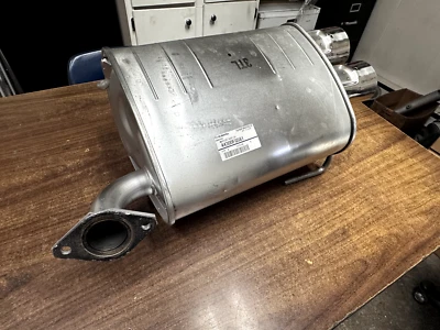 Silenciador de escape 2011-2014 Subaru WRX STI Limited Impreza (esquerda) - Imagem 1 de 4