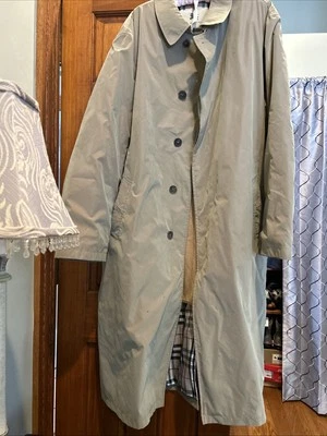 Gabardina Burberry para hombre grande marrón tostado forro de lana tartán a cuadros Londres Foto 1 de 4