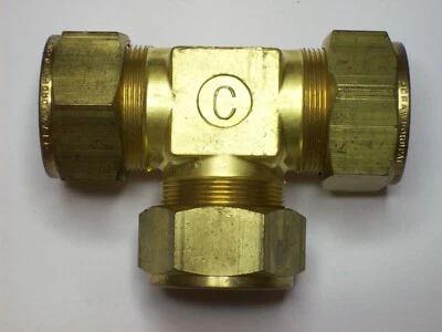 1 - Camiseta Crawford Swagelok de latón, tubo OD de 1", B-1610-3 Foto 1 de 3