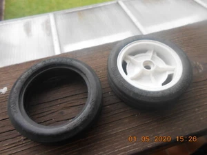 2 St. Reifen Tamiya Adurchm. 80mm Br. 20mm 1x auf Felge weiß - Bild 1 von 5