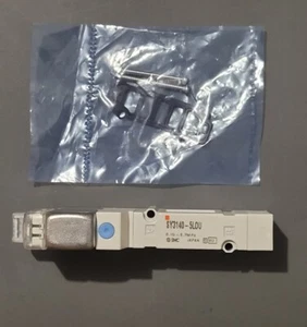 SMC SY3140-5LOU G plug in valve - Picture 1 of 6