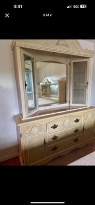 Винтажный кремовый комод с зеркальным клатчем - Изображение 1 из 2