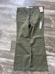 Women’s Levi’s Super Low Flare Pants Size 31x32 Green Nwt 79.50 - Picture 1 of 10