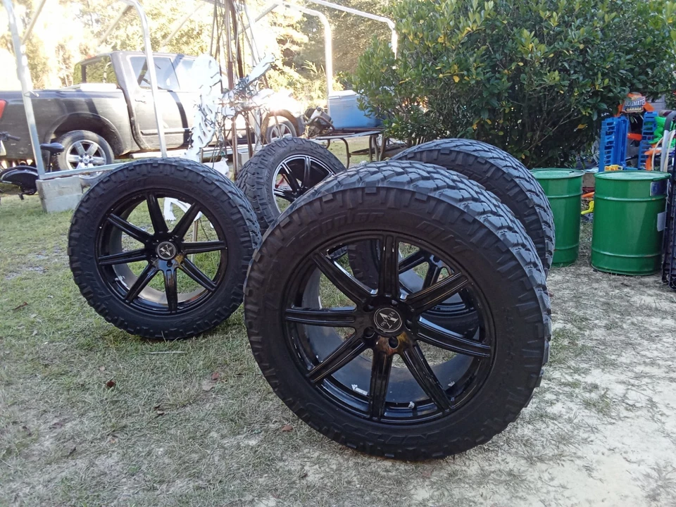 Vellano rims 22” staggered with  35x 12.50 R 22 LT tires good tread set of 4 - Image 1 of 4