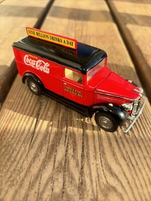 MATCHBOX COLLECTIBLES COCA COLA 1937 GMC VAN 1/43 #YPC02 - Image 1 of 4
