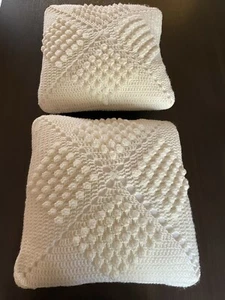 Paar Wolle gehäkelt 18x18 weiß Kissen erhöht Bommel Design Boho - Bild 1 von 9