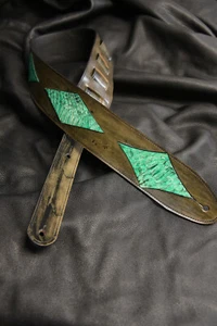 Tracolla per chitarra in pelle lavorata tutto fatto a mano in USA 3" intarsio tuscon SB L verde - Foto 1 di 12