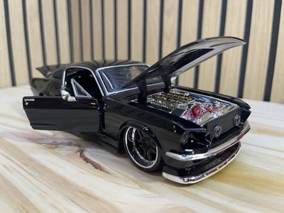 Ford Mustang GT Maisto 1967 escala 1/24 - Imagem 1 de 4