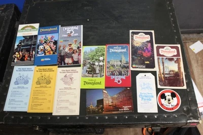 Lote x 10+ folletos de recuerdos de Disneyland vintage años 80 Foto 1 de 4