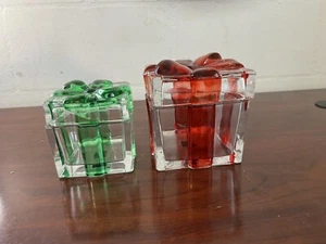 Set di 2 scatole regalo in vetro cerchiate regali vacanze rosso verde Natale - Foto 1 di 15