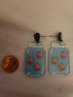 Encantadores pendientes de acrílico coloridos de medusas animales marinos en botella para mujer  Foto 1 de 4