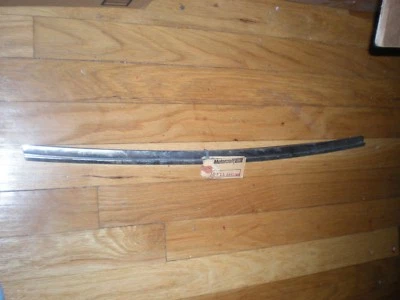 NOS 1979 - 1986 福特野马挡风玻璃侧模右手 D9ZZ-6603136-A — 第 1/3 张图片