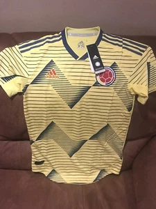 Camiseta de fútbol Adidas de la Selección Colombia 2019 precio de venta sugerido por el fabricante 130,00 USD nueva con etiquetas talla XS para hombre - Imagen 1 de 12