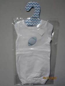 ¡OBTIENES DOS!! Vestido de fútbol americano/azul claro de 1 pieza MainStreet Collection bebé 0-6M - Imagen 1 de 2