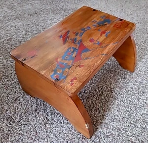 Vintage 50er Jahre Kinder Tritthocker aus Holz. Zugthema von IRMI (SELTEN) L28/L29 - Bild 1 von 9