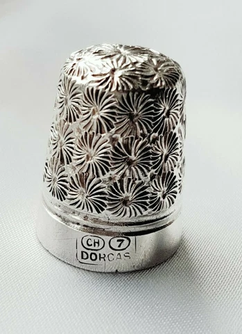 Silver THIMBLE ~ Charles Horner (CH) DORCAS ~ Size 7 ~ Daisy Swirls Cover