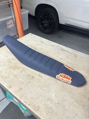 原始设备制造商 KTM 450 SX 工厂座椅 — 第 1/4 张图片