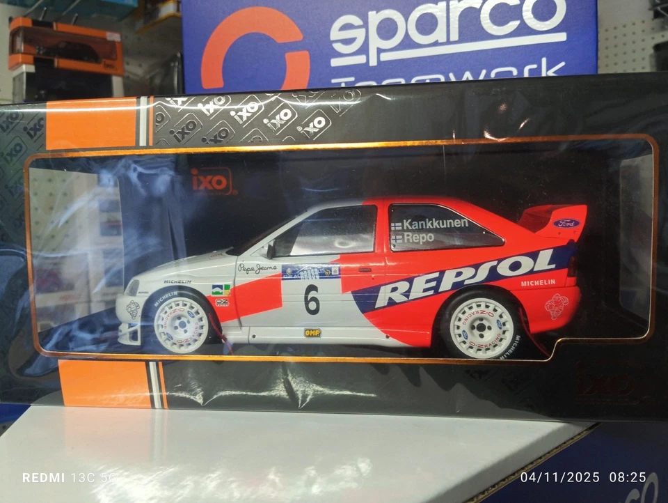 Modellino Auto Rally Ford Escort Cosworth Repsol WRC 1:18 IXO - Immagine 1 di 4