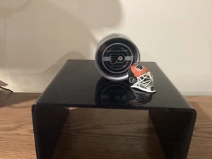 Vintage Philadelphia Flyers Team Logo NHL Official Game Hockey Puch in encased - Picture 1 of 5