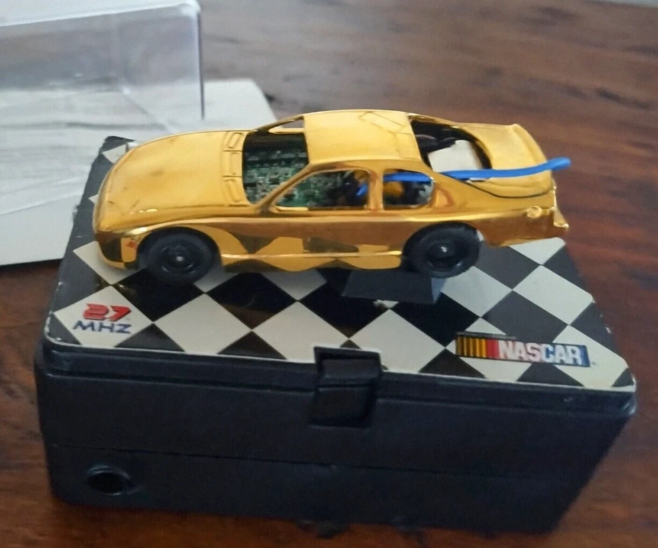 Nascar Adulto 18k Sumergido en Oro Control Remoto Coche Artículo de Coleccionista, Nuevo De Colección Foto 1 de 4