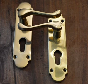 Victorian Scroll Polished Brass Finish Door Handles with Euro Lock Keyhole 5412 - Picture 1 of 1