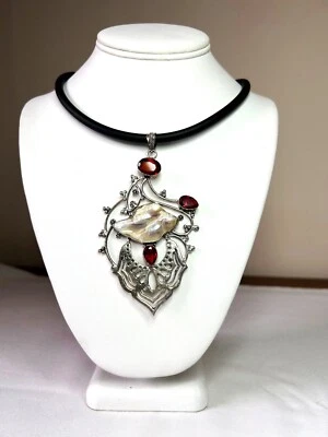 Colgante Perla Biwa Natural, Granate, Plata de Ley. Collar de plata o goma gratis Foto 1 de 4