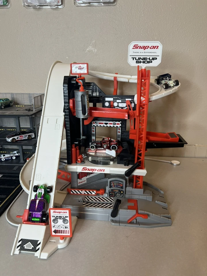 Hot Wheels Snap-On Tune Up Shop SSX2532  - 2004 - Preowned Incomplete - RARE - Image 1 of 1