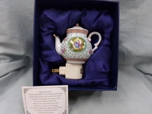 Vtg Sorelle Porcelain Victorian Teapot Night Light w On/Off Switch NEW in Box - Picture 1 of 4