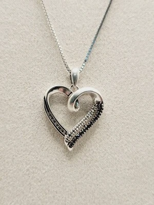 Colar pingente coração diamante preto e branco prata esterlina 925 22" assinado SA - Imagem 1 de 4