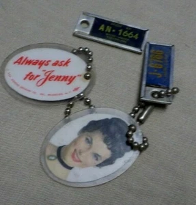 Vintage Jenny Girl Genesee Brewing Schlüsselanhänger mit Miniatur Nummernschildern MI NY - Bild 1 von 5