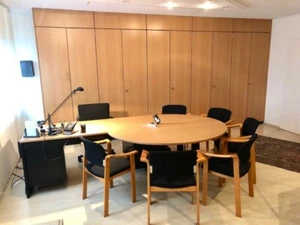 Schreibtisch mit Besprechnungstisch hochwertig Fa. Mauser - Bild 1 von 3
