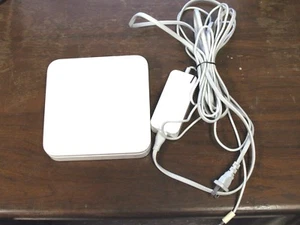 Apple AirPort Extreme Basisstation 3-Port Wireless N WLAN Router Model A1143 - Bild 1 von 11