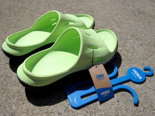 Nuovo con etichetta! HOKA One One Y Ora U.S. TAGLIA 4! Scivolo da recupero Big Kid Youth 3 verde + blu