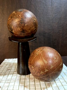 2 Vintage Keramik Kugel Kugel geschnitztes Design handgefertigte Brauntöne 4,5 Zoll - Bild 1 von 4