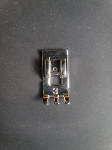 032714.70.00 Bernina #3 Buttonhole Sole/Foot - Picture 1 of 2