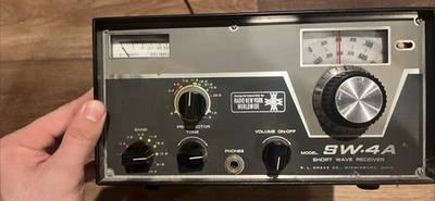 Drake SW-4A Radio Communications Receiver (powers up) - Image 1 of 4