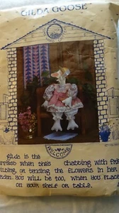 Corpo in legno vintage "Gilda Goose" con gambe e braccia in tessuto + kit da cucire mini trapunta - Foto 1 di 12