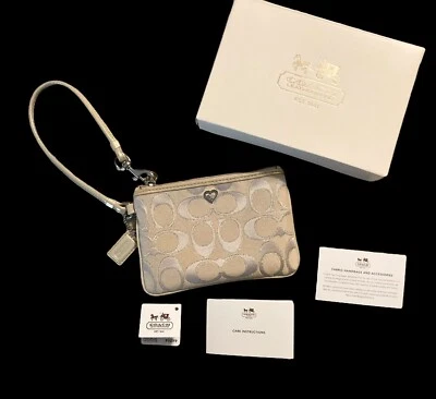 Coach Poppy Heart Light Khaki Gold Signature Wristlet Wallet Purse XL LG - Image 1 of 4