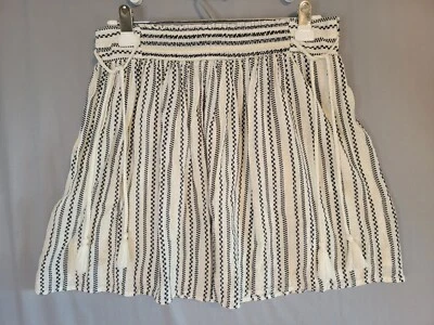 Mini-saia feminina Old Navy tamanho médio flare linha A listra preta branca ponto amarelo - Imagem 1 de 4