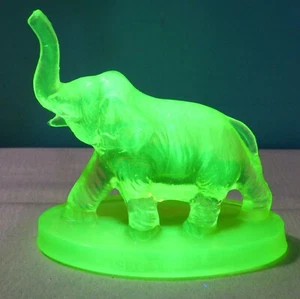 Mosser Uranium Vaseline Glass Bimbah Elephant 1980 Glows - Picture 1 of 9