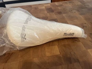 New-in-Bag Vintage SELLE ITALIA MONDIALITA Saddle • White • Italy. (NJ) - Picture 1 of 6