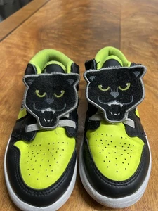 Nike Air Jordan 1 Low Alt SE Jungen 1 Y Schuhe Black Cat Energy DX6667-701 Gelb - Bild 1 von 7