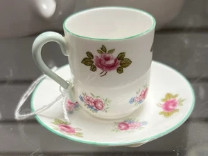 Juego de tazas y platillos en miniatura con ramo floral Shelley "Yutoi" (forma de Canterbury) - Imagen 1 de 1