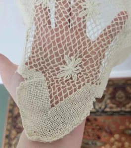 Vintage Fishnet Lace Woven Tablecloth Nuetral Off White Flowers Handmade 82x62 - Picture 1 of 12