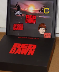 Juego de prendedores esmaltados coleccionables Red Dawn - Imagen 1 de 3
