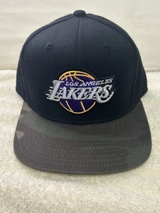Cappello Berretto Adidas Los Angeles Lakers Snapback Nero Mimetico Bill 6 Pannelli NBA. - Foto 1 di 8