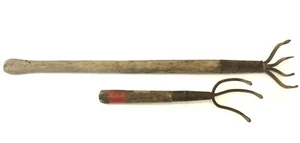 Two Vintage Used Wood Handle Iron Metal Gardening Tools Hoes Claws Hooks  - Picture 1 of 12