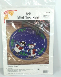 Skating Couple Felt Mini Tree Skirt Embroidery Kit By Hobby Kraft New Sealed - Picture 1 of 3